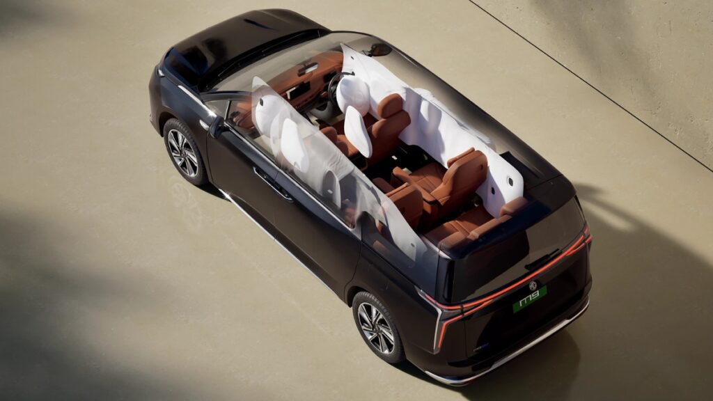 MG M9 EV