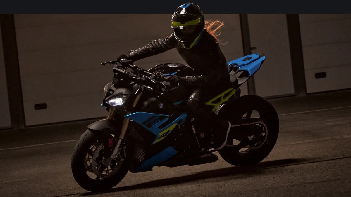 BMW S 1000 R Launch in India ₹20.75 लाख से शुरू, नया Design और Power