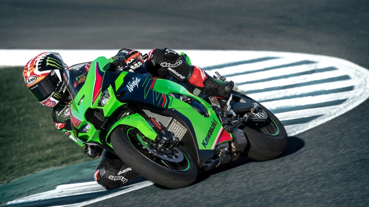 Kawasaki Ninja 1100SX और Ninja ZX-10R पर ₹1 लाख तक का Discount GST और Festive Offers 2025
